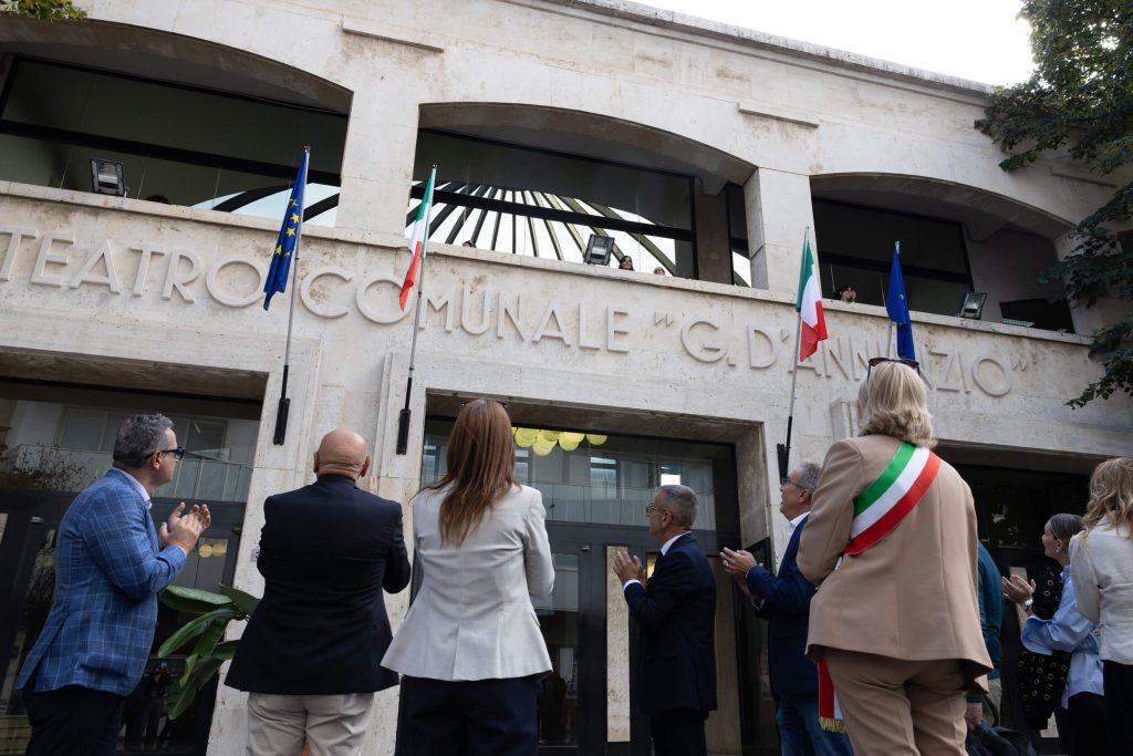 Foto La chiusura e la rinascita